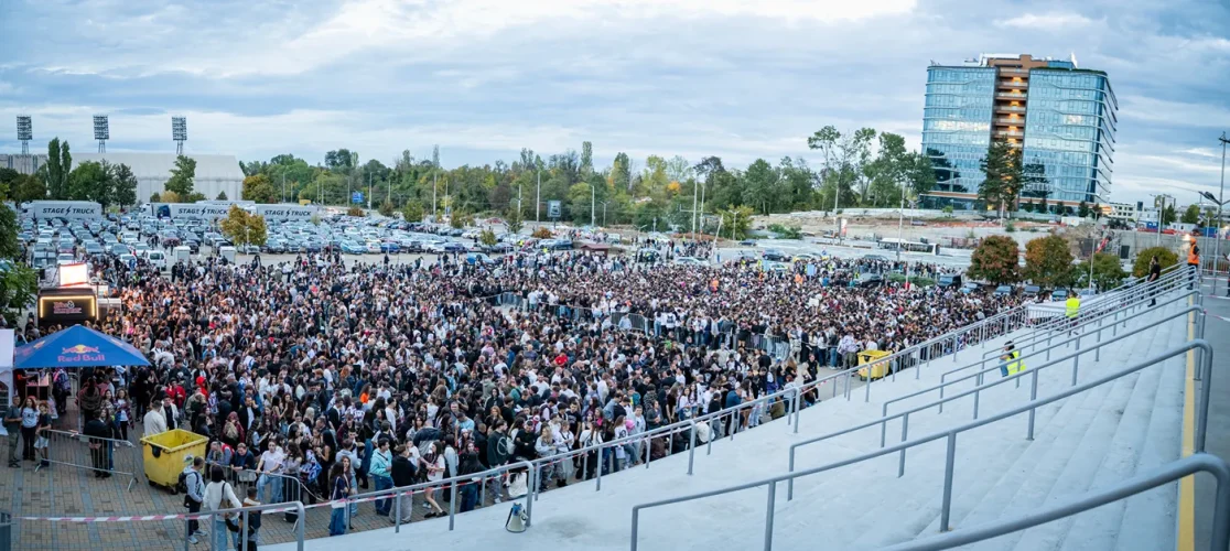 Crowd-