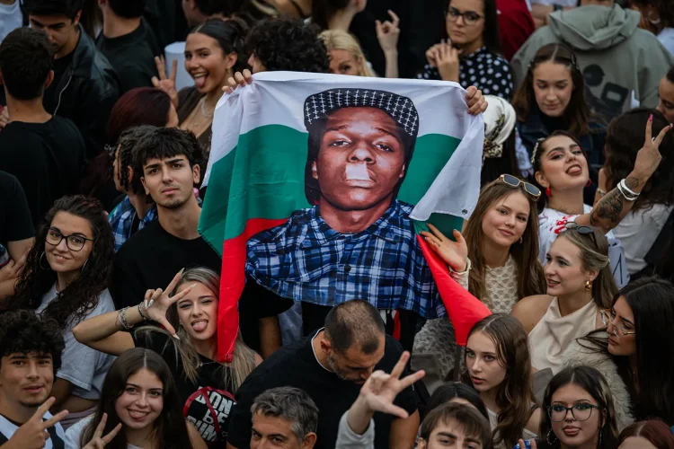 Crowd-2988