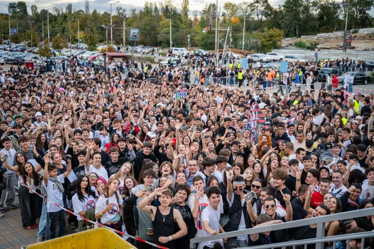Crowd-9269