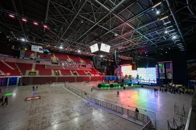Crowd-9307