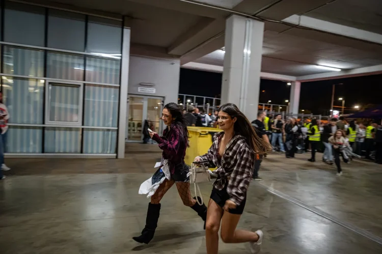 Crowd-9447
